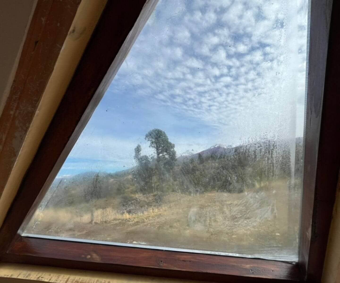 "Agua dentro del DVH por falla de sellado en ventana triangular